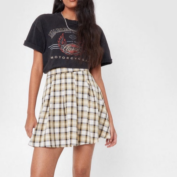 Nasty Gal Plaid Pleated Mini Skirt in Yellow - Picture 2 of 9
